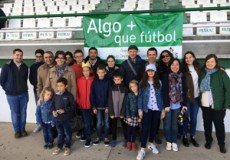 Usuarios y profesionales de Cáritas Diocesana se suman a la Grada Social del CD Toledo, la apuesta del club verde por acercarse aún más a la ciudad